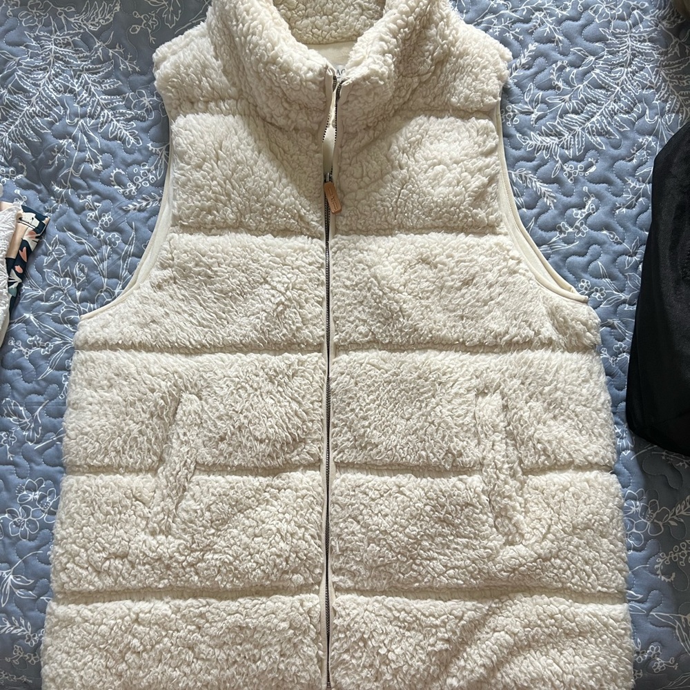 PJ Salvage size L fluffy vest. New without tags. - Picture 1 of 3
